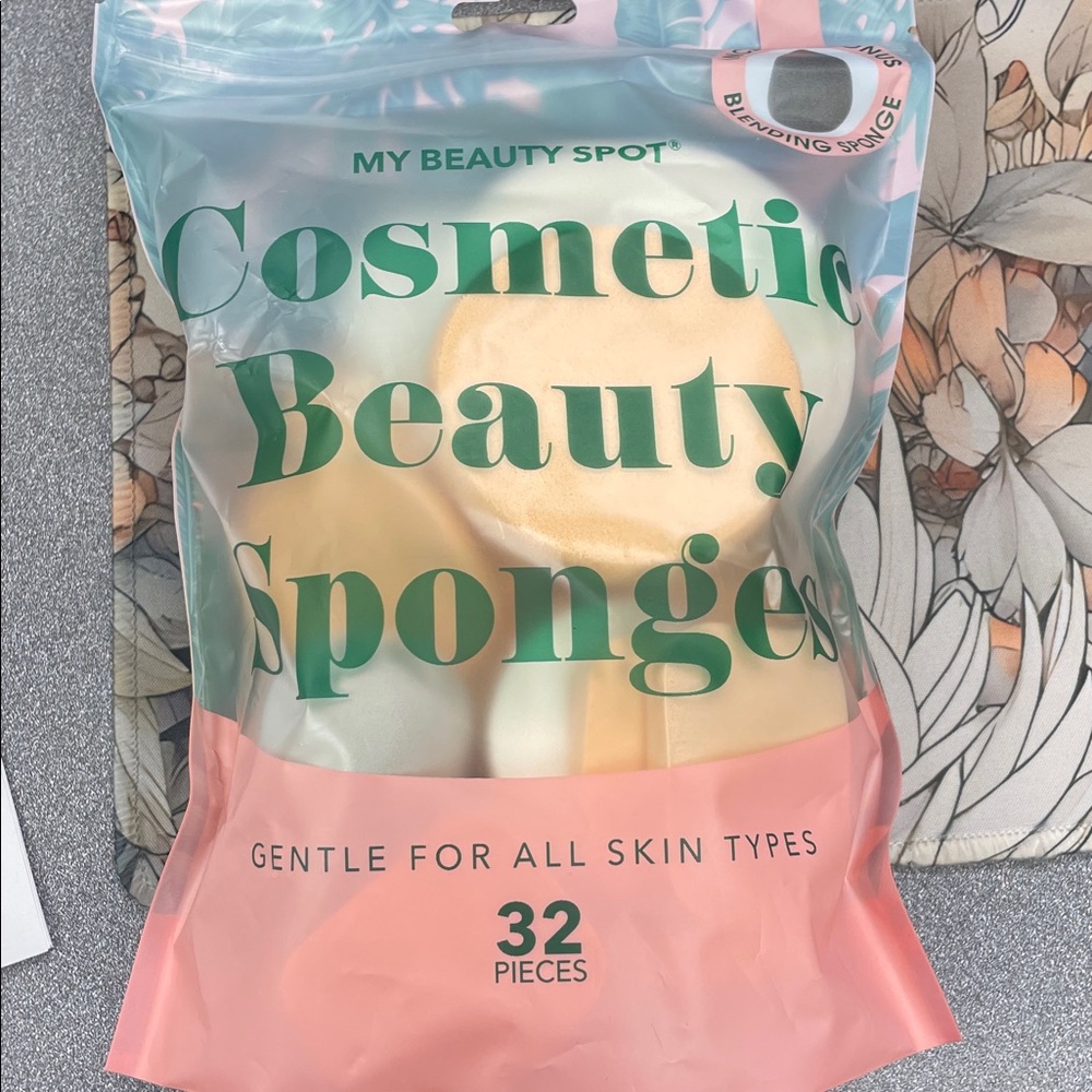 New My Beauty Spot Cosmetic Beauty Sponges - 32 Pieces & bonus blending sponge